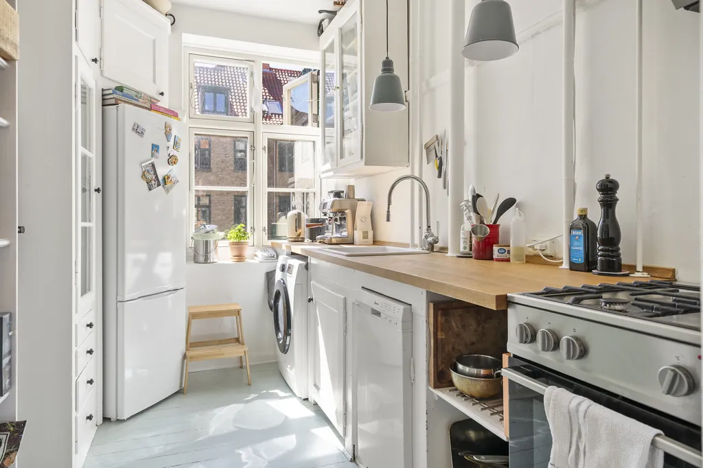 Cuisine - Classic Flat with Light near Reunification Square