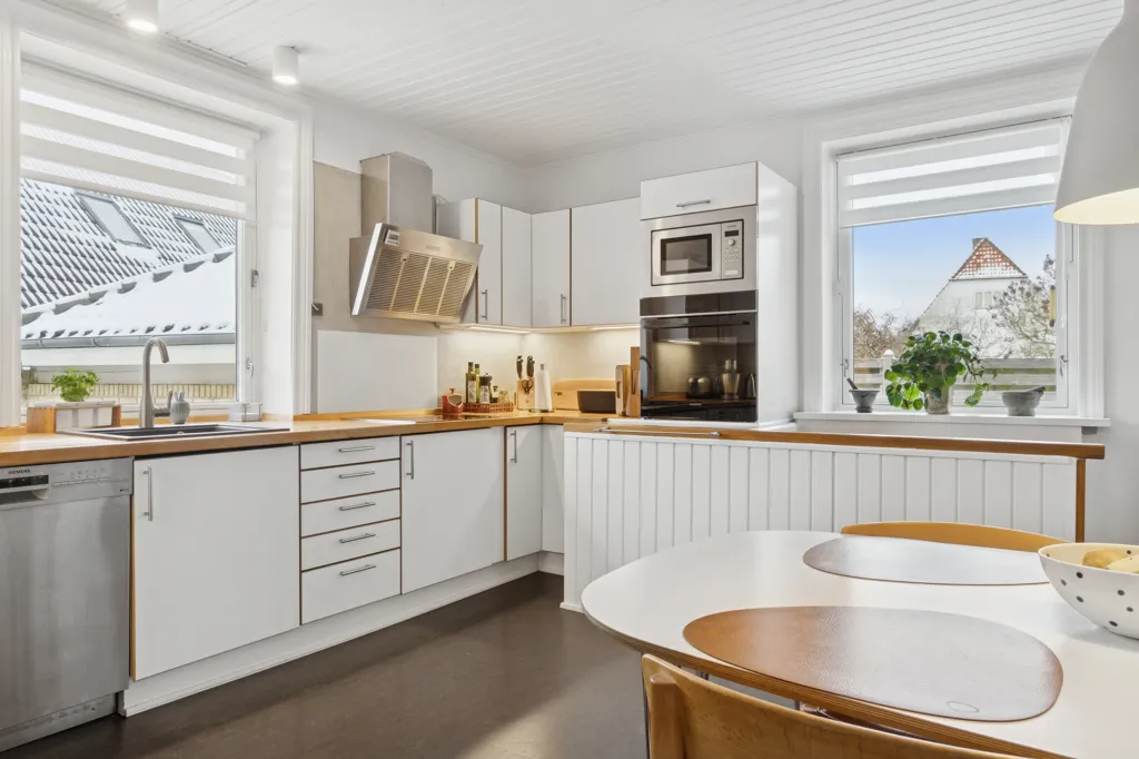 Cuisine - Well-Maintained Villa with Garden in Herlev