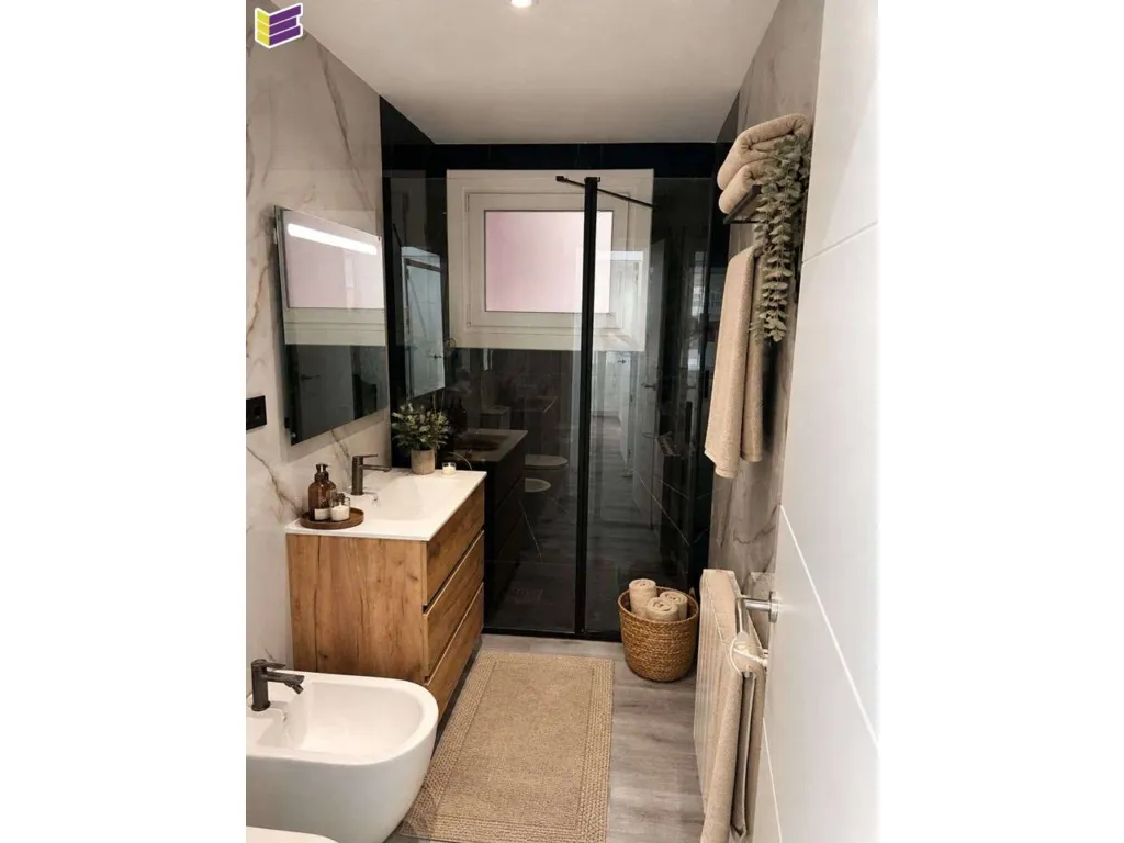 Salles de bain - Apartment with Terrace and Garage in Teis