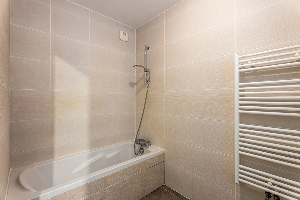 Bagni - 3-Bed Apartment with Balcony in Bordeaux