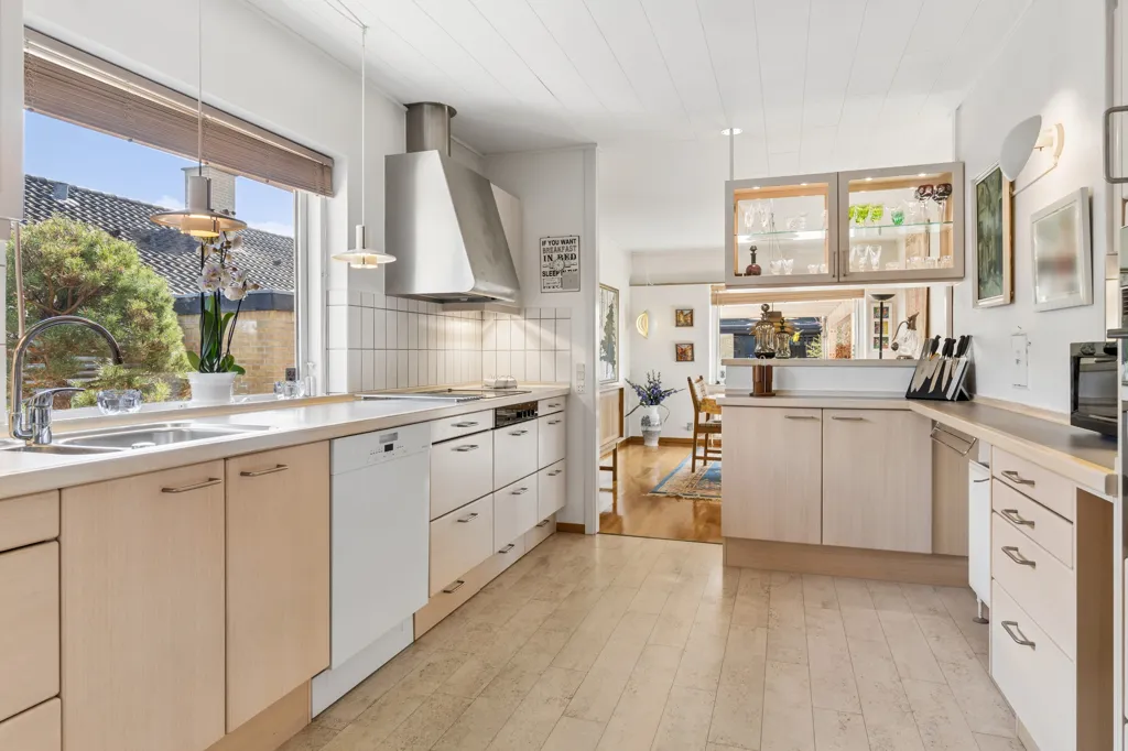 Köök - Charming Villa with Carport in Værløse