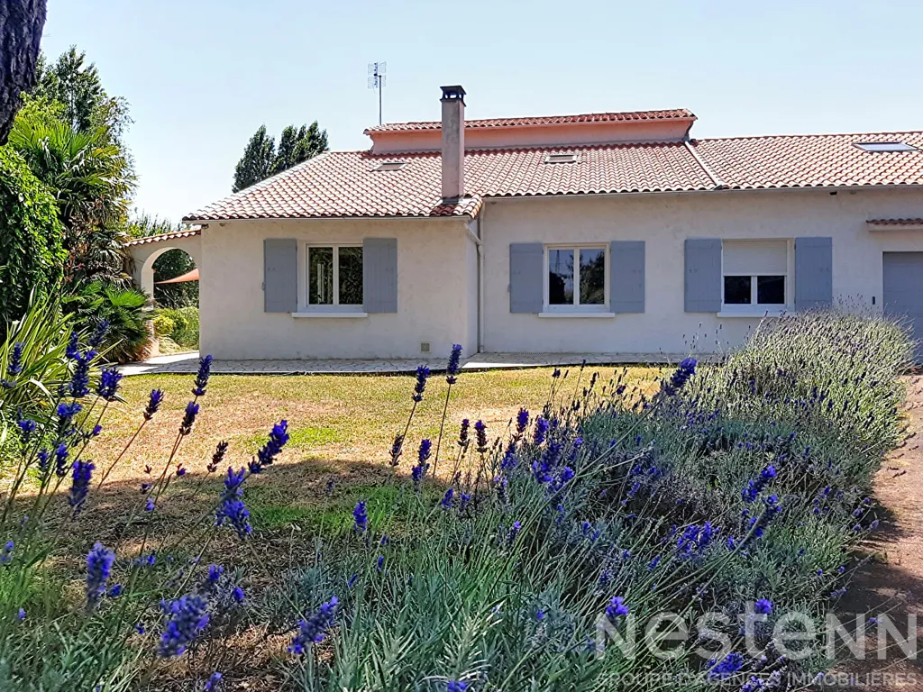 Esterno - 10-Piece Villa with Pool in Saujon