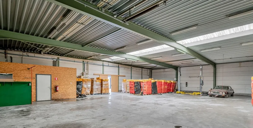 Garage - Local Commercial avec Toit en Verre à Meulebeke