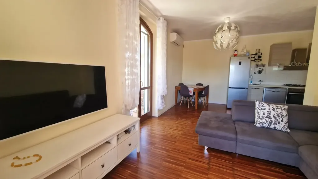 Séjour - Quadrilocale with Private Garden in Sarzana