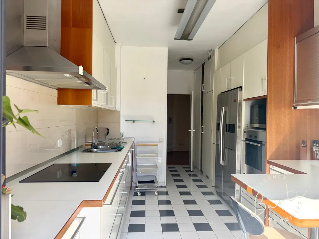 Cuisine - Appartement 4 Pièces avec Terrasse Sud à Proximité de la Rue du Commandant Rolland
