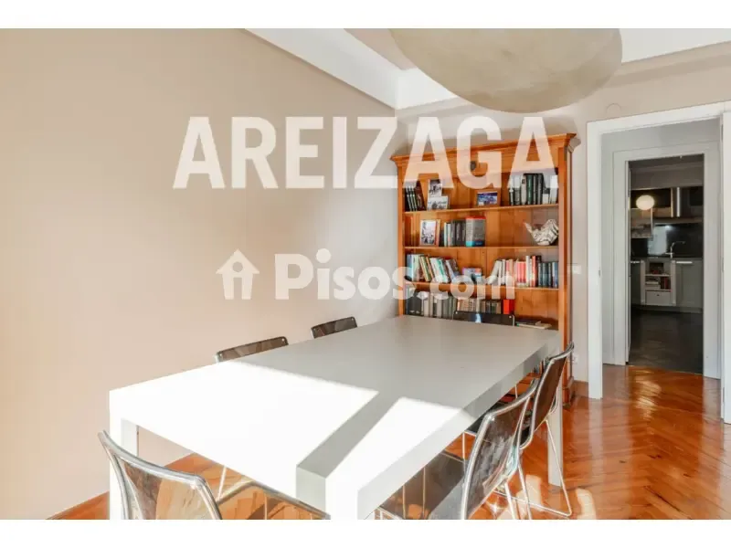 Salle à manger - Spacious Apartment with Terrace in Amara