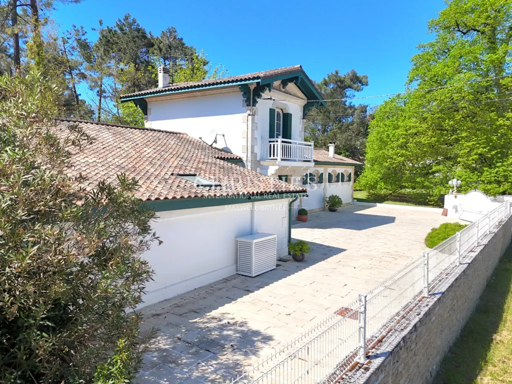 Vue aérienne - Villa Familiale avec Piscine près de Royan