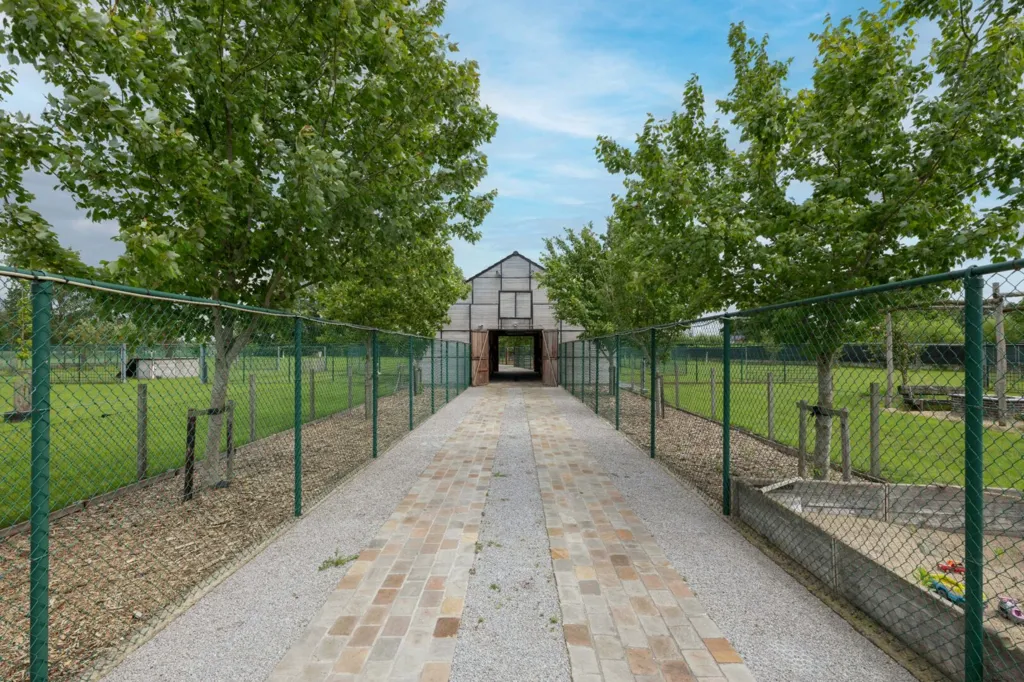 Esterno - Spacious Villa with Pool in Heist-op-den-Berg