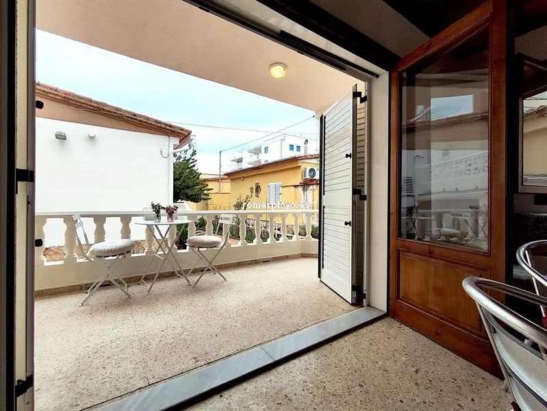 Balcon - Chalet with Seafront Patio in Piles
