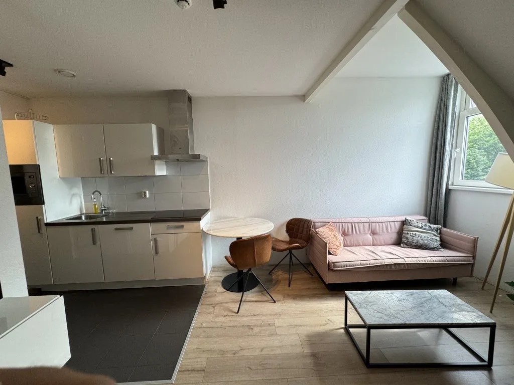 Soggiorno - Studio with City View in Rotterdam Centre