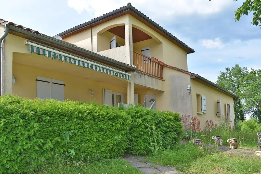 Välivaade - Contemporary House with Pool in Saint Geniès