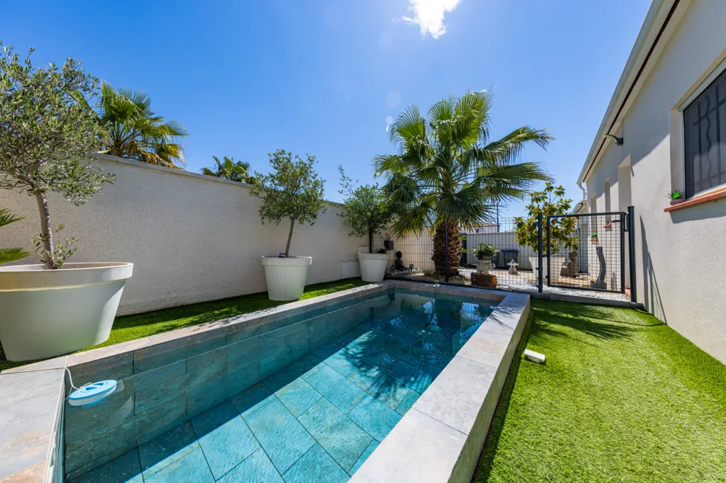 Piscine - Villa Contemporaine avec Piscine à Restinclières