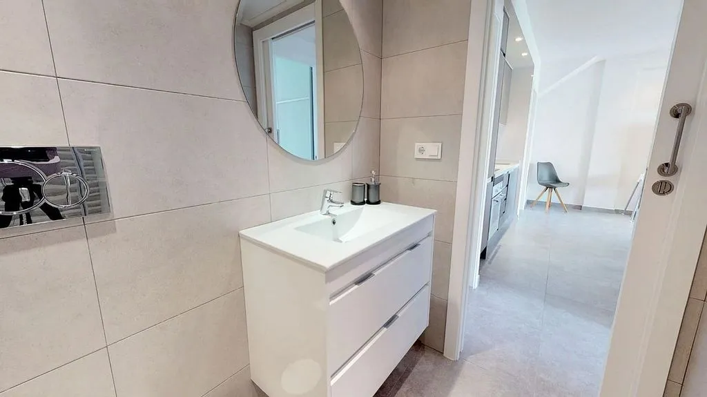 Salles de bain - 3-Bed Flat with Pool in Nueva Torrevieja