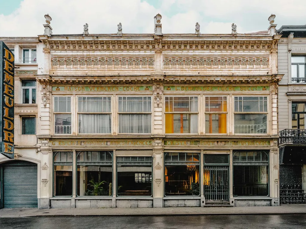 Extérieur - Ancienne Usine de Céramique avec Façade Art Nouveau à Ixelles