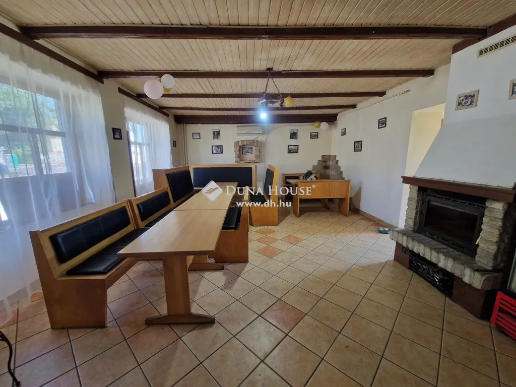 Söögituba - Mixed-Use Property with Garden in Baja