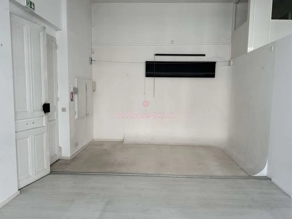 Pièces - Murs Commerciaux avec Accès Handicapé à Grenoble