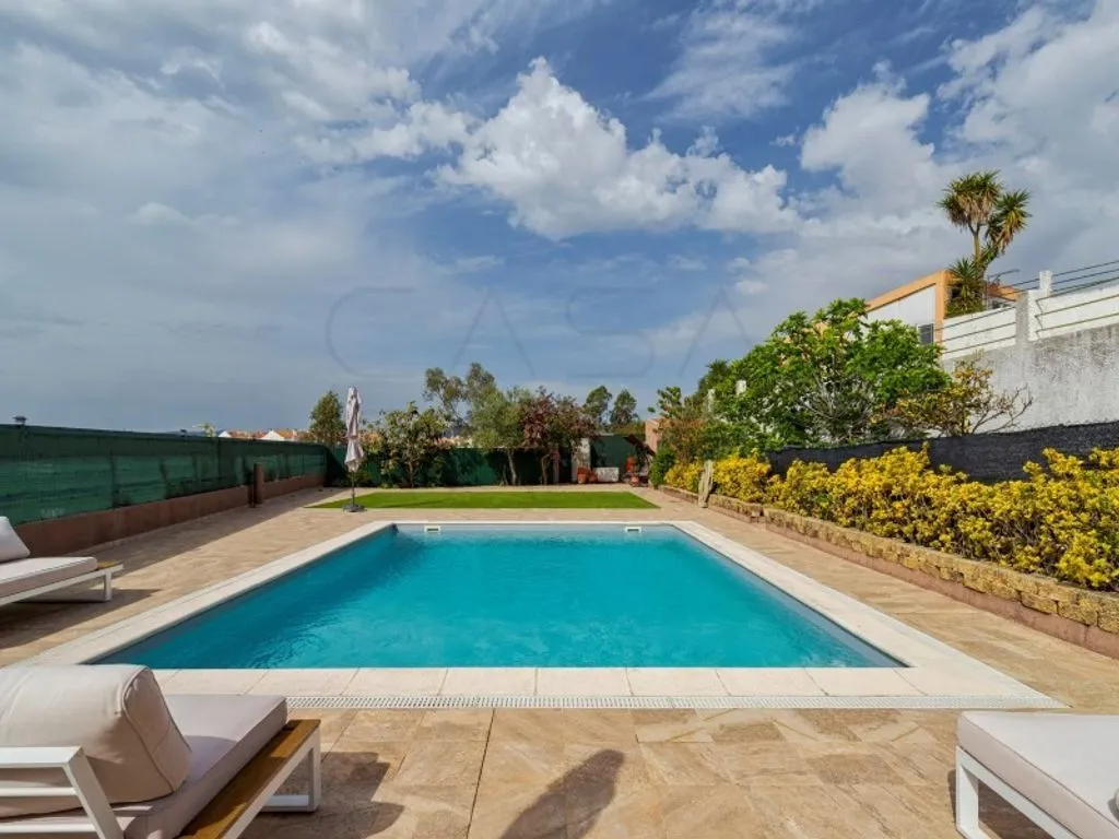 Piscina - 4-Bedroom Villa with Pool in Setúbal