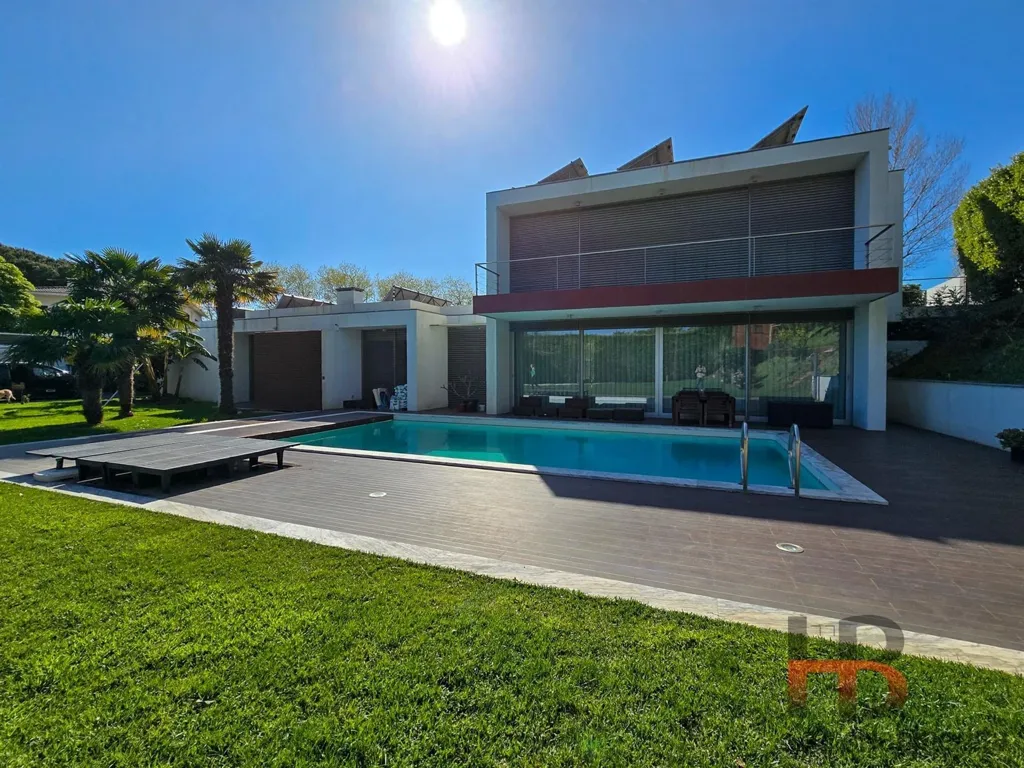 Bassein - Isolated Villa with Heated Pool in Vila Nova de Gaia