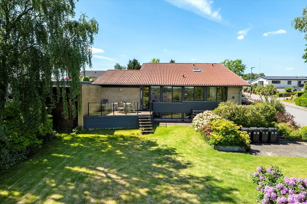 Garden - Fenced Villa with Garden in Aars