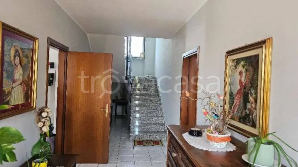 Esik - Independent Villa with Garage in Borgomanero