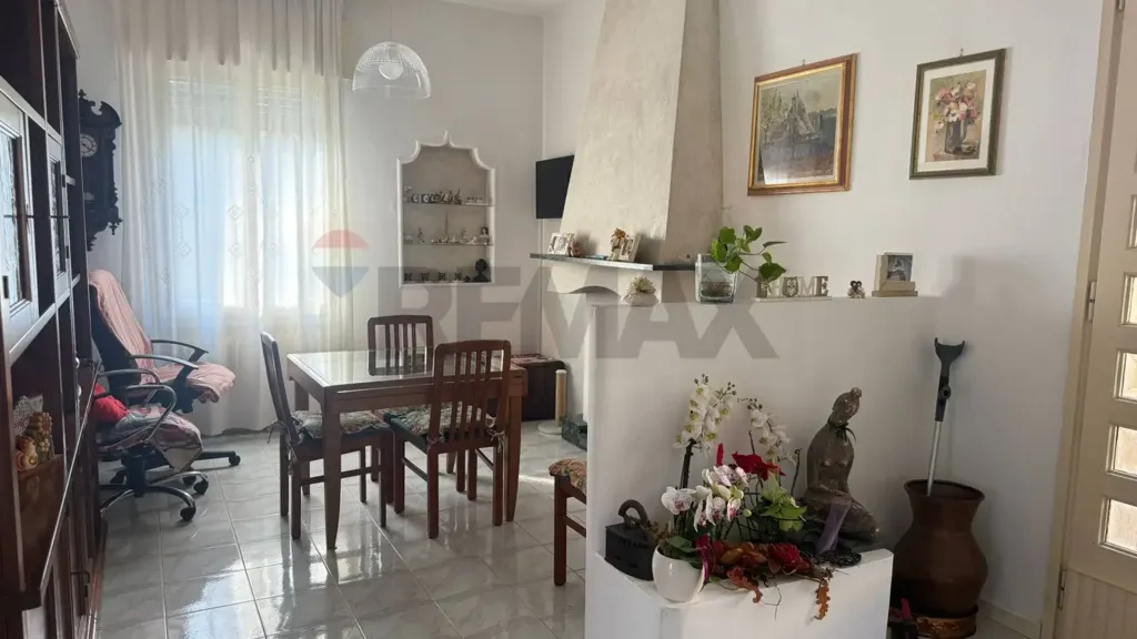 Dining Room - Villa with 1,200m² Garden in Adria
