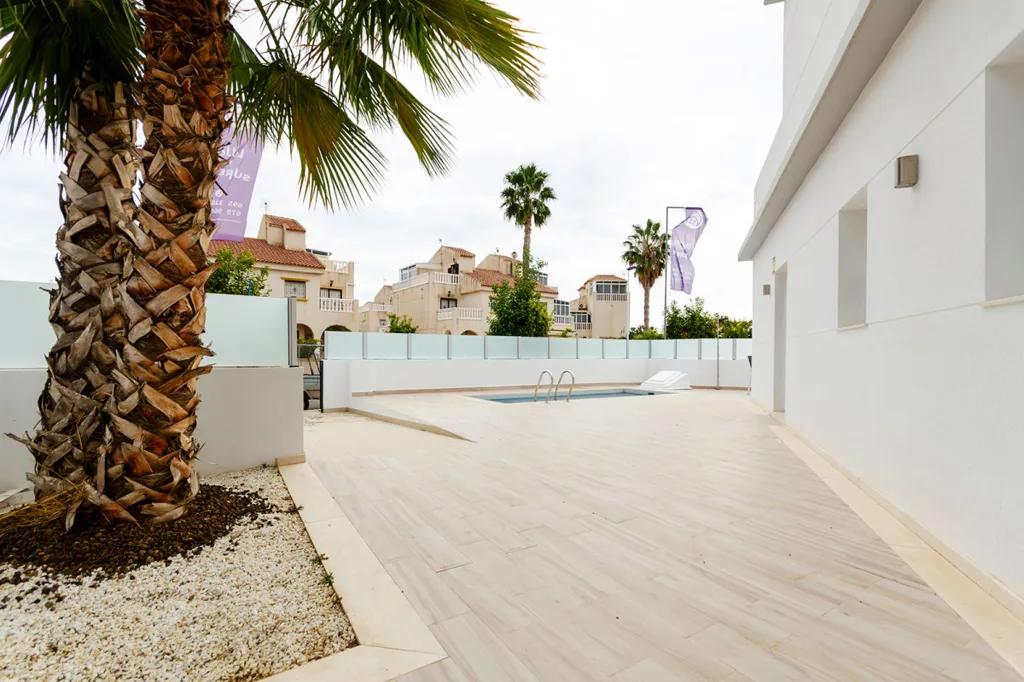 Piscine - Modern Villa with Private Pool in Torrevieja