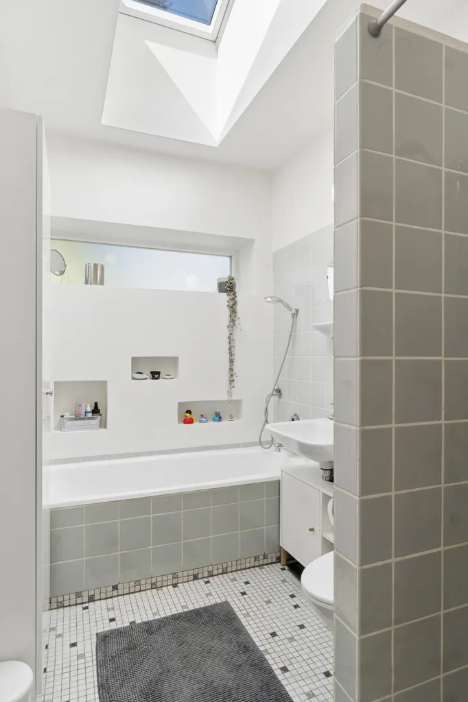 Salles de bain - Renovated Villa with Forest View in Birkerød