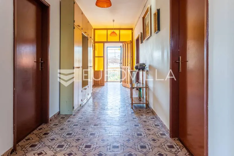 Esik - Two-Bedroom Apartment with Terrace in Trogir