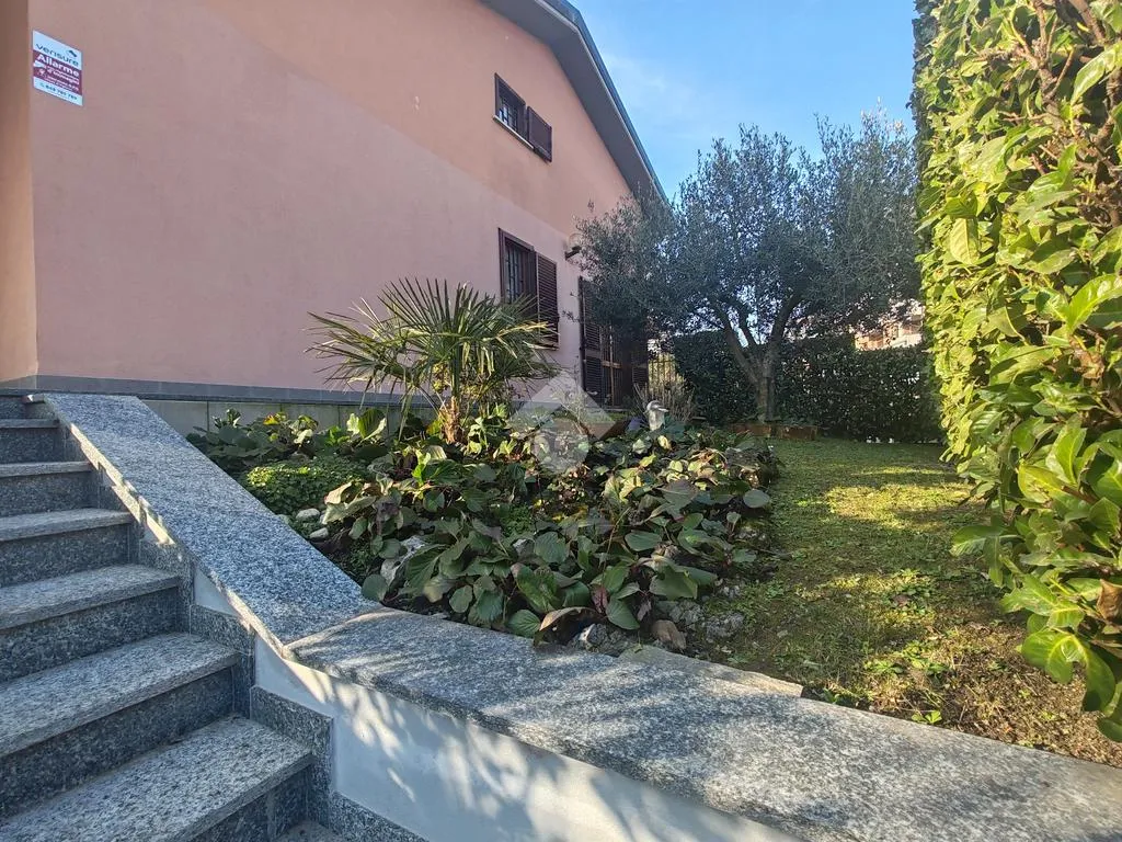 Toad - Signorile Villa with Garden in Opera