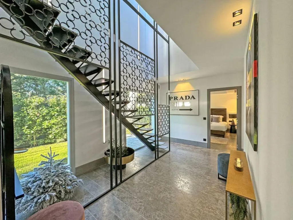 Rooms - 1950s Villa with Sea View in Cap d'Antibes