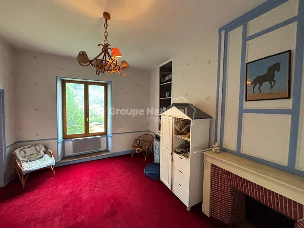 Chambres - Bâtisse de 7 Pièces avec Jardin à Bonneuil en Valois