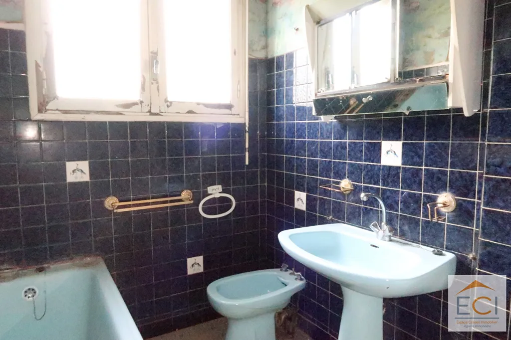 Salles de bain - Maison à Rénover avec Jardin à Panazol