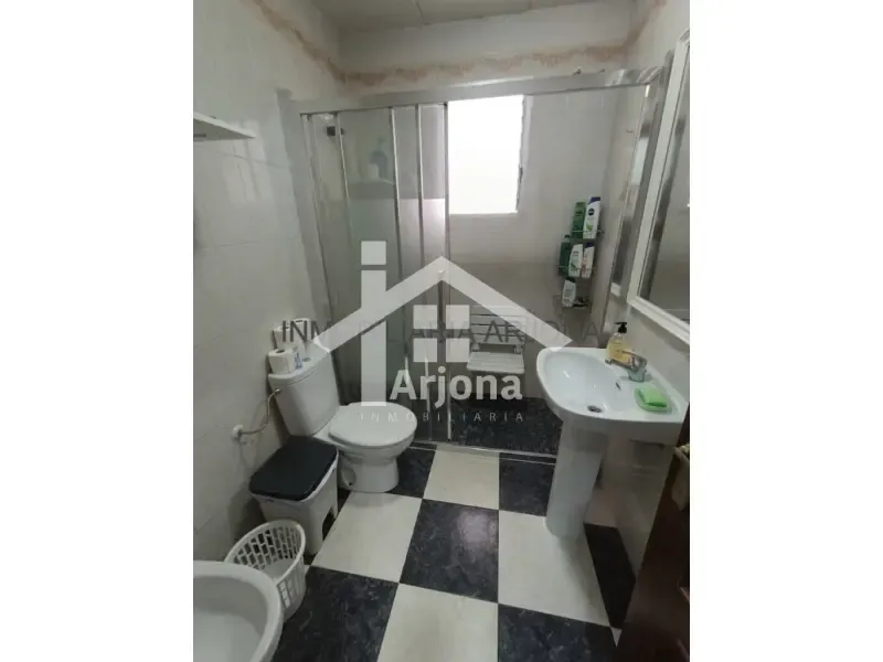 Salles de bain - Ground Floor Flat with Patios in Coso Area
