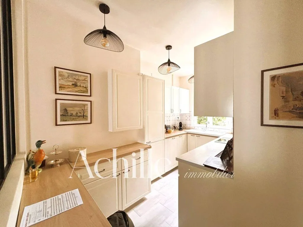 Cuisine - Appartement de Luxe avec Cheminée à Auteuil, Paris