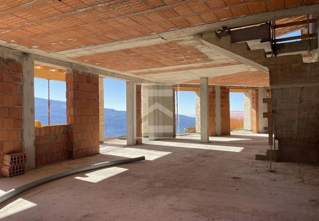 Toad - Villa with Pool Under Construction in Tignale