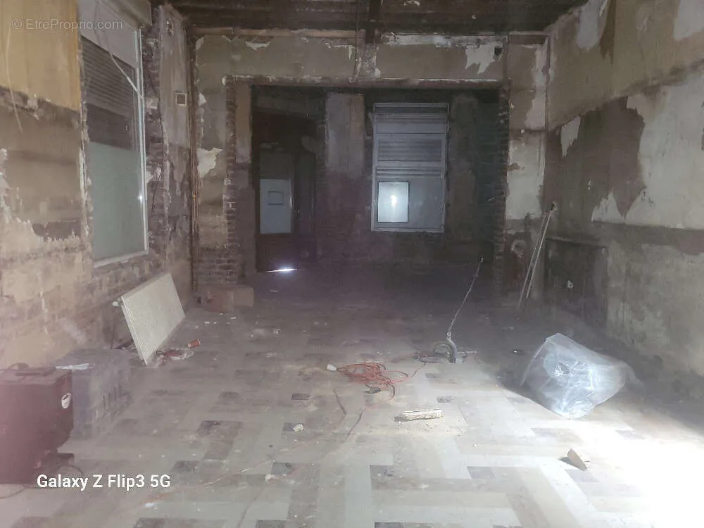 Rooms - Renovable Building with Commercial Space in Roubaix