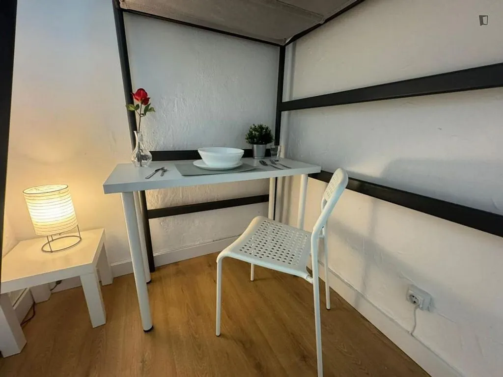 Salle à manger - Furnished Flat near University in Malasaña