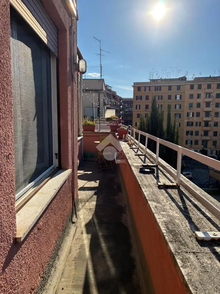 Balcon - Spacious Studio with Balcony in Rome