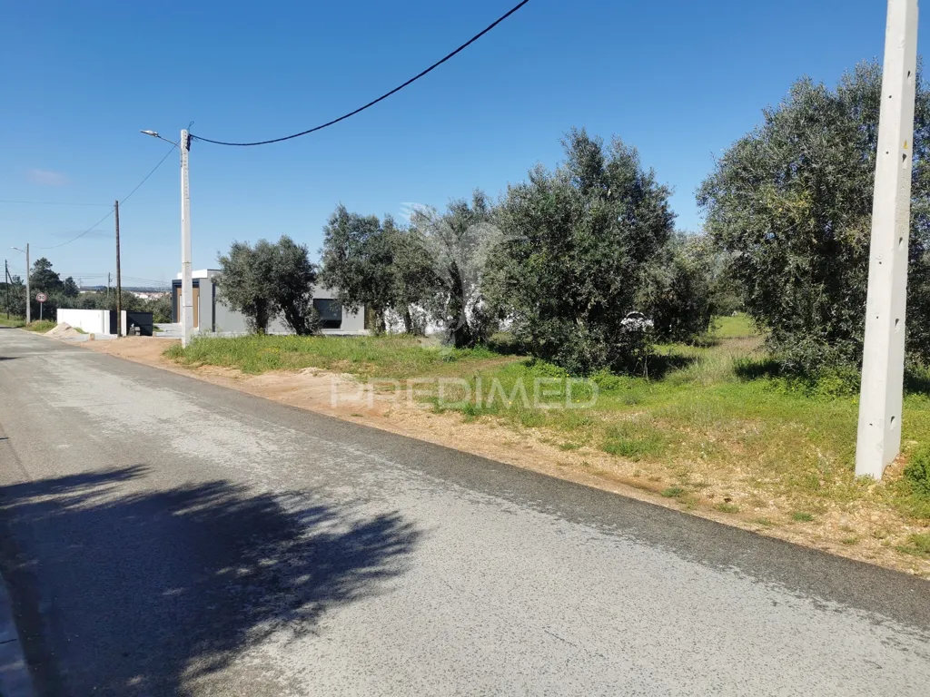 Aed - Urban Plot with Construction Permit in Lisbon