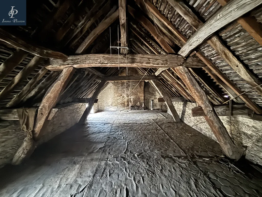 Pièces - Grenier Aménageable dans le Centre Historique de Beaune