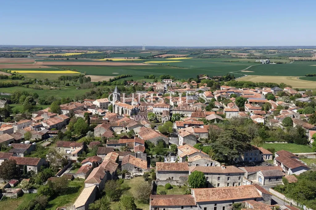 Vista aerea - Historic Manor with Courtyard in Tusson, Charente