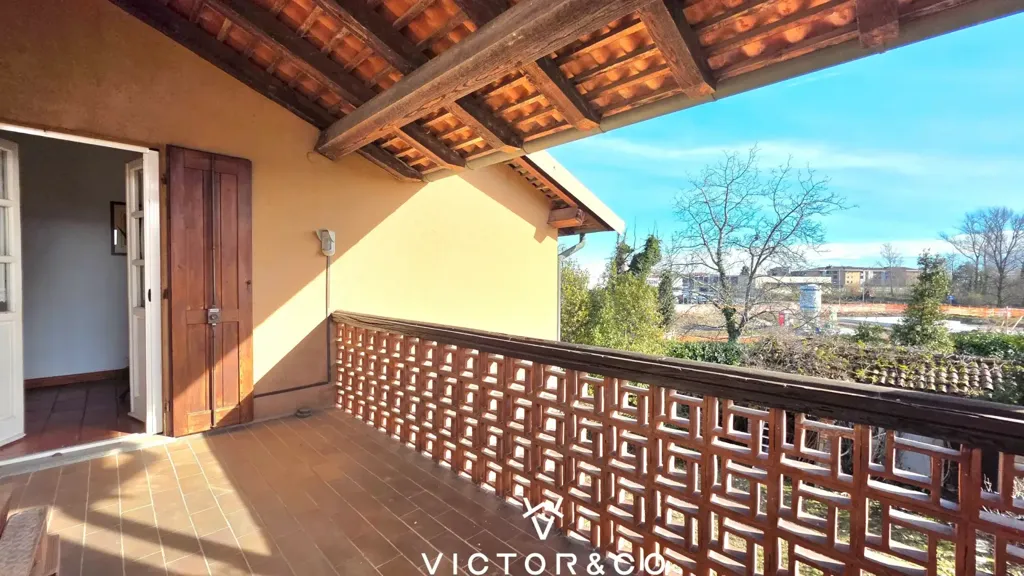 Balcony - Villa with Garden in Novara