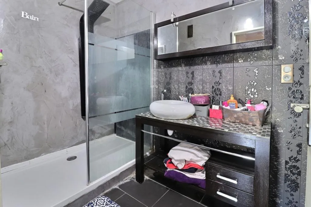 Salles de bain - Appartement T3 avec Balcons Nord-Sud à Marseille