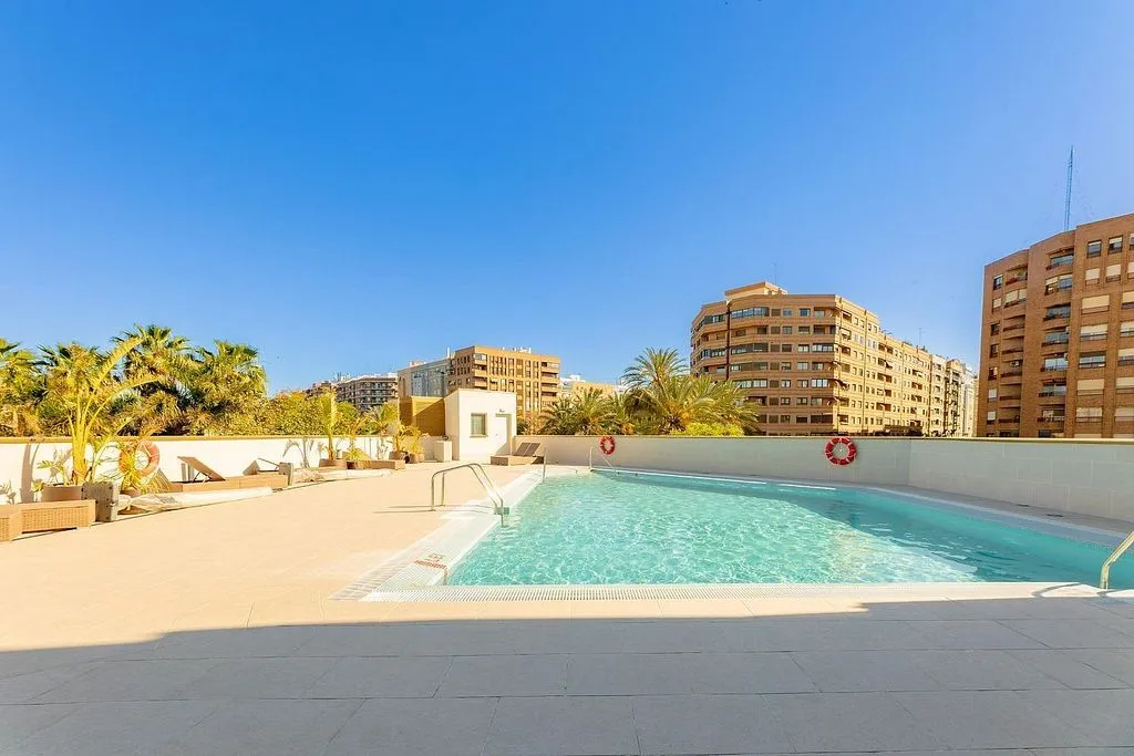 Piscina - Apartment with East-Facing Terrace in L'Eixample