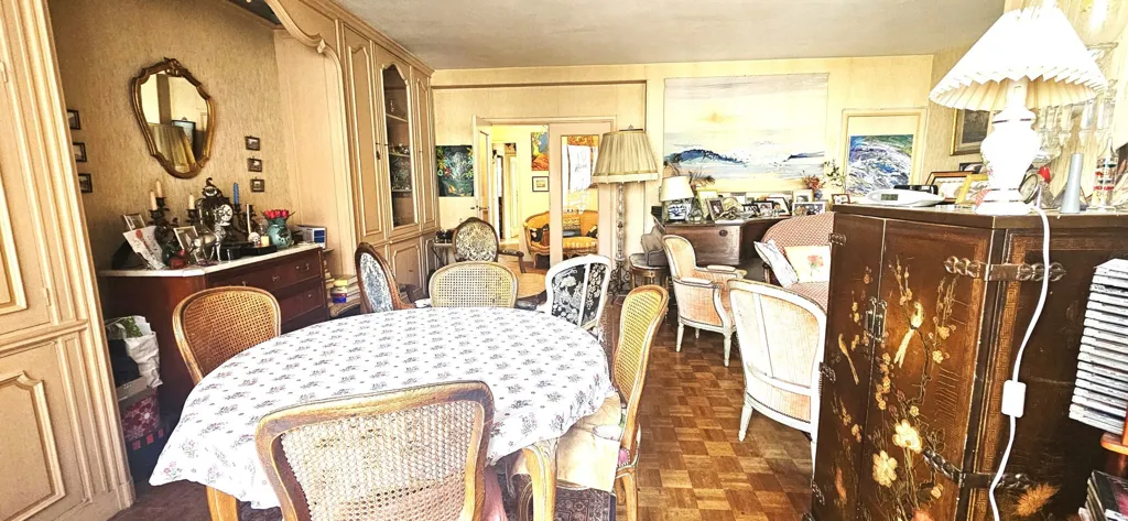 Salle à manger - 6-Piece Apartment with Balcony in Passy