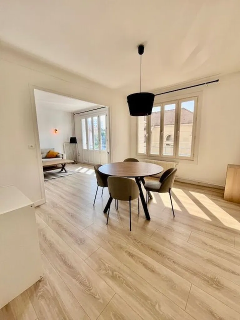 Sala da pranzo - Spacious Apartment with Balcony in Troyes Centre