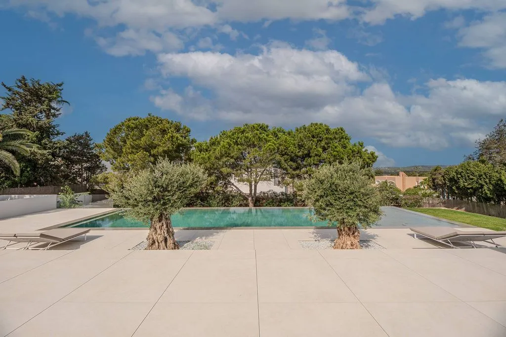 Bassein - Architectural Villa with Infinity Pool in Santa Eulària