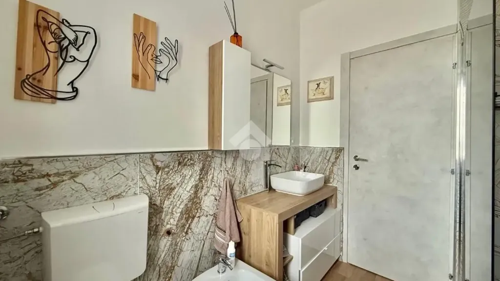 Salles de bain - Modernised Flat with Balconies in Orbassano