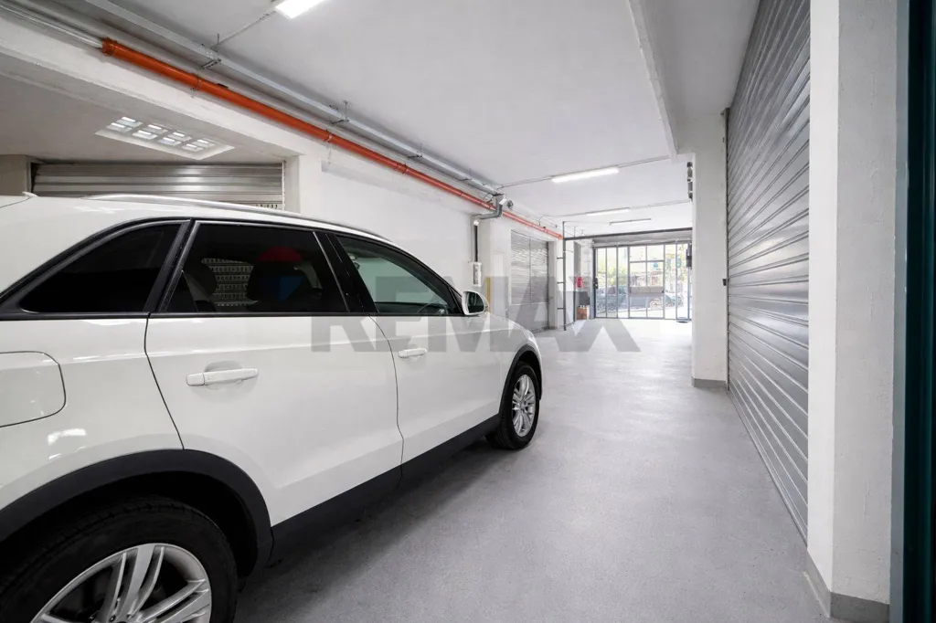 Garage - Garage with Soppalco in Genova