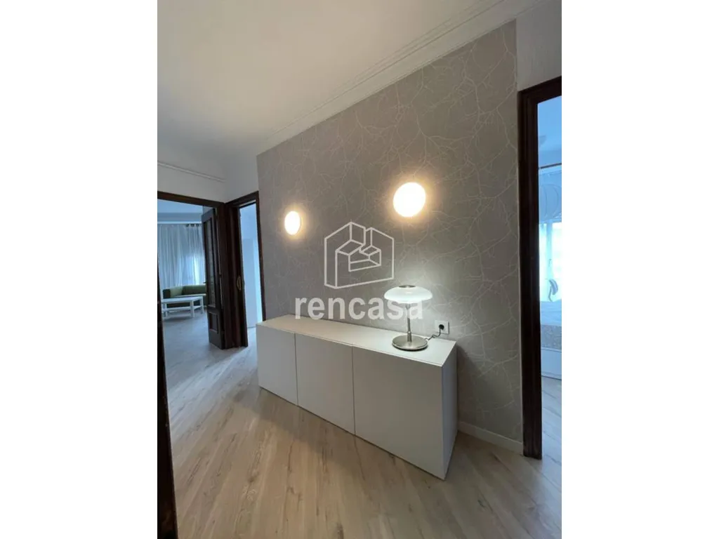 Esik - Spacious Flat with Balcony in Lleida Centre